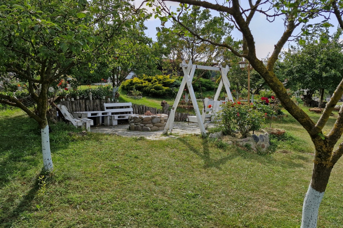Picture of Relax at the rancho with Friends
