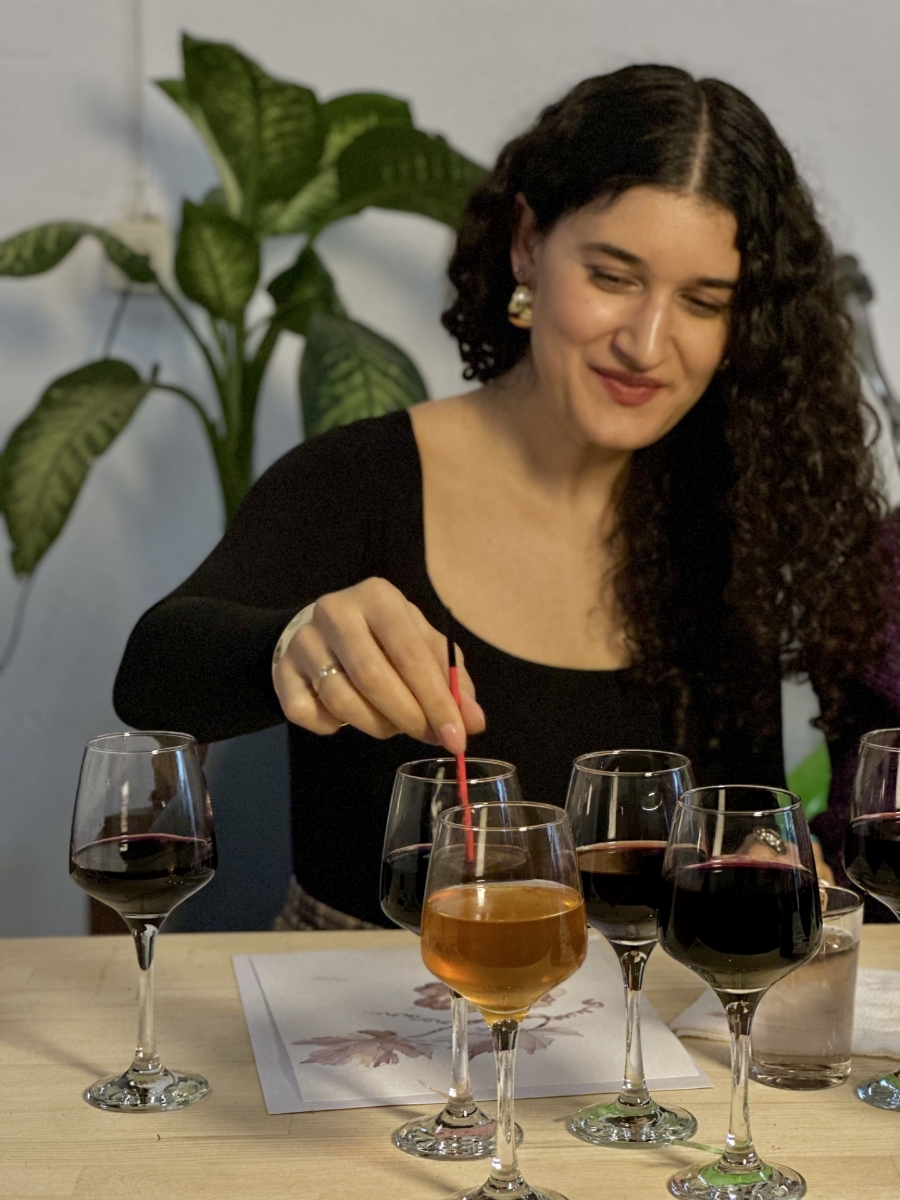 Picture of The art of painting with wine