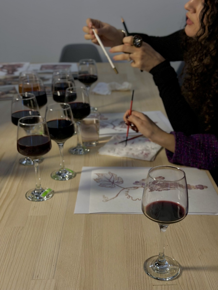 Picture of The art of painting with wine for group