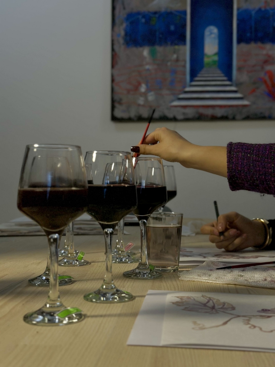 Picture of The art of painting with wine