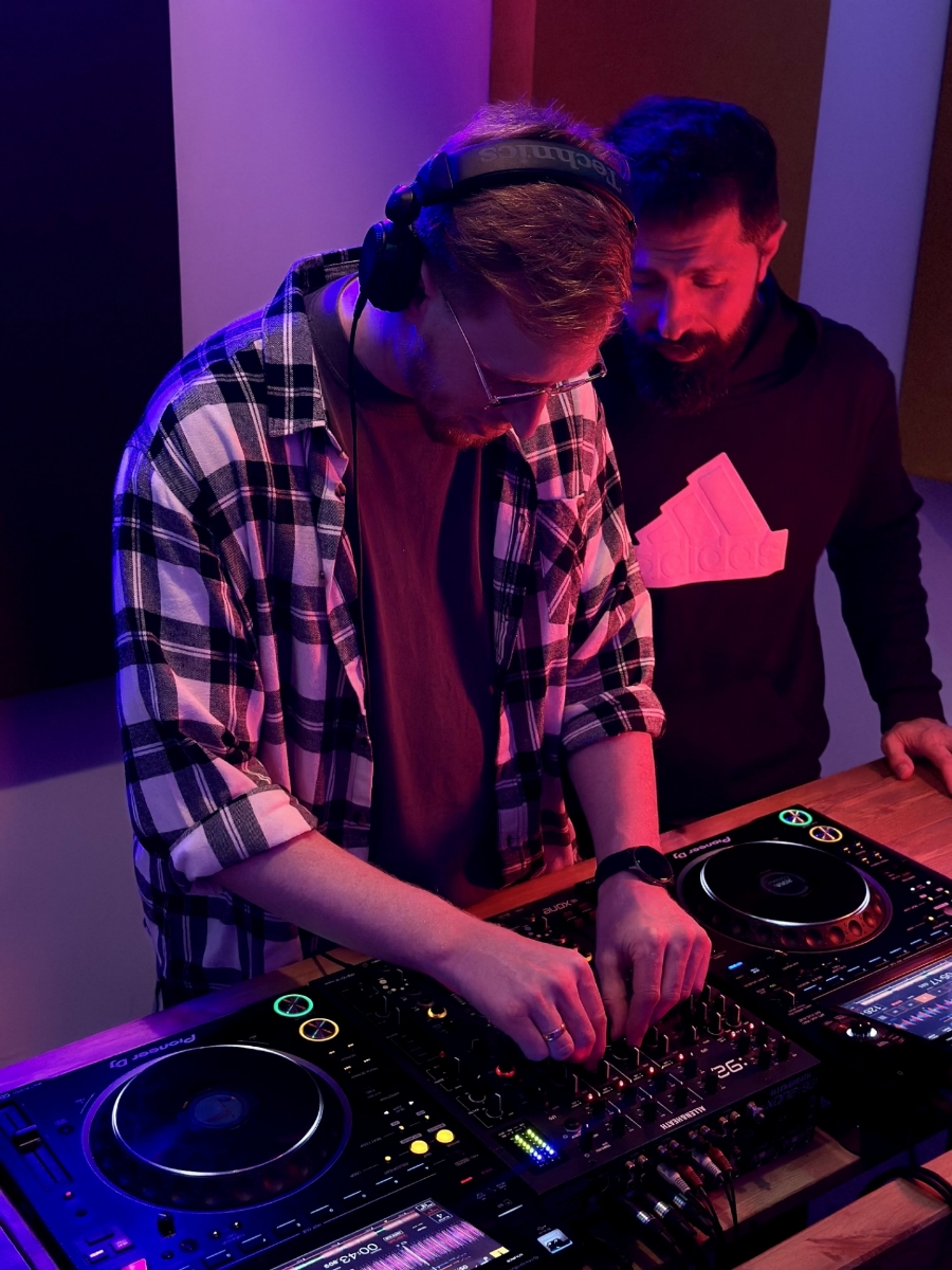 Picture of DJ masterclass for two