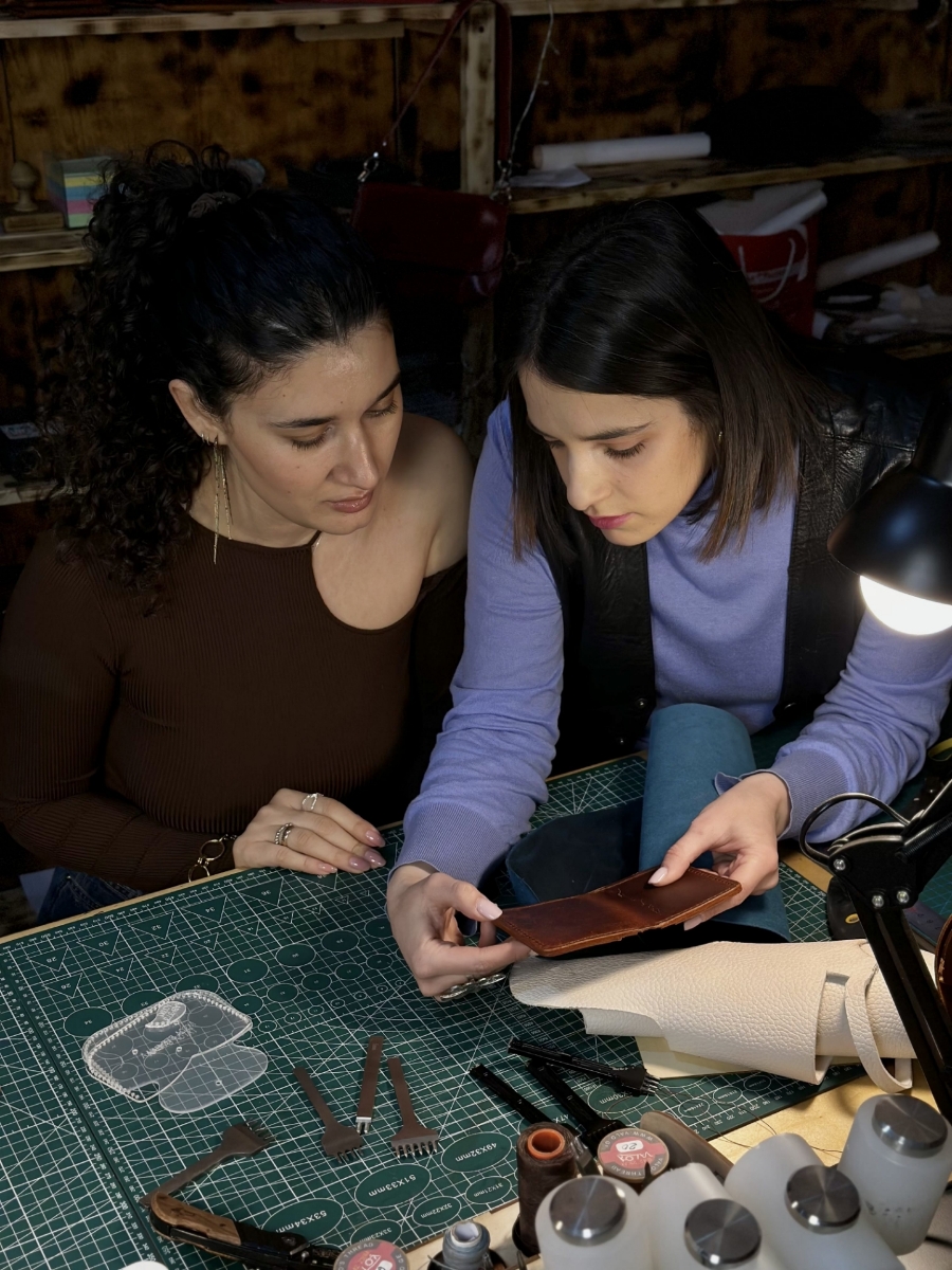 Picture of Leather accessories masterclass for group